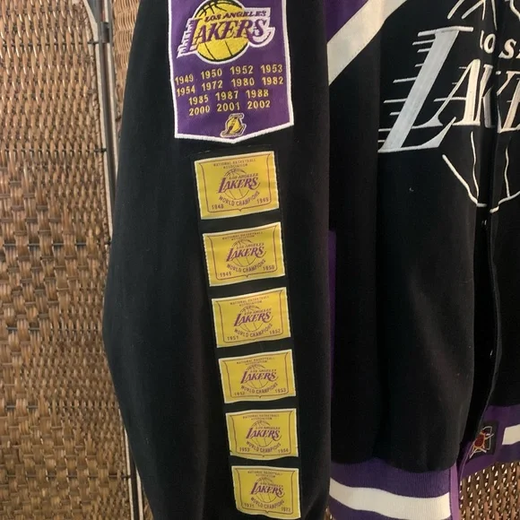 Men’s Lakers Jacket - Picture 13 of 15